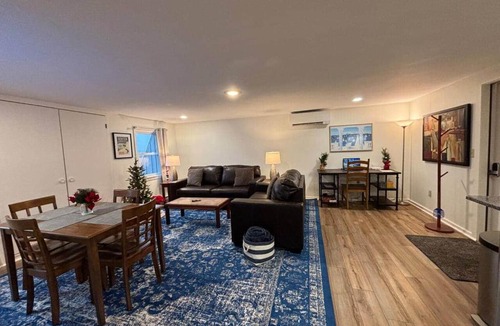 New Haven Apartment | Tasteful two bedroom just minutes to Middlebury!