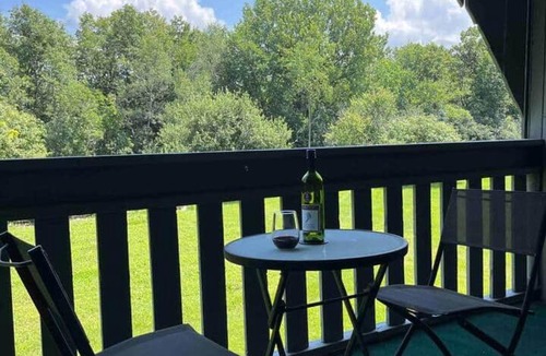 New Haven Apartment | Tasteful two bedroom just minutes to Middlebury!