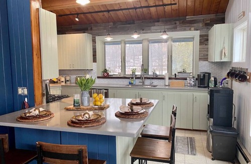 Alburg House | Tavi Haz on Macomber Point