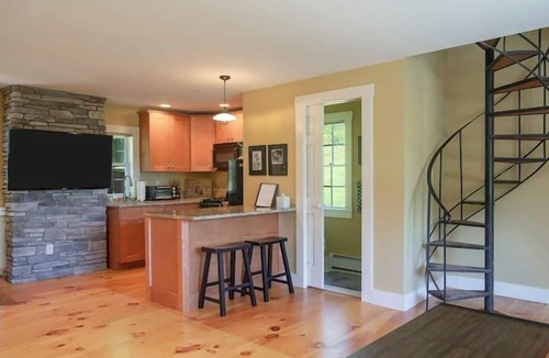 Stratton Mountain House | Taylor Farm House + Guest House! - 6 bedroom /5.5 bathroom