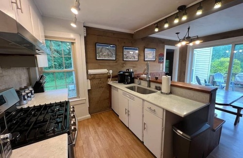 Stratton Mountain House | Taylor Farm House + Guest House! - 6 bedroom /5.5 bathroom
