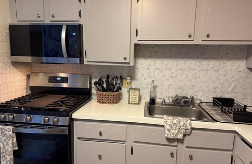 Amesbury Apartment | Terrific 2-bedroom apartment in charming Amesbury