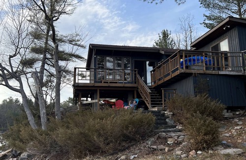 Georgian Bay Cottage | Terrific cottage at the lakeside, relax and cozy.