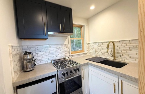 Moscow House | The Aerie: Custom New Tiny Home w/Stunning Views