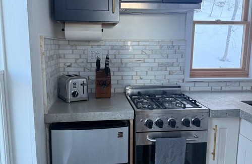 Moscow House | The Aerie: Custom New Tiny Home w/Stunning Views