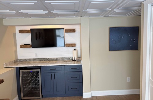 Saunderstown House | The Anchorage-Coastal Getaway w/Private Beach in Narragansett