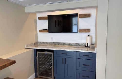 Saunderstown House | The Anchorage-Coastal Getaway w/Private Beach in Narragansett