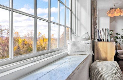 Bridgewater House | The Art House: 5-Acre, Private Getaway with Fireplace