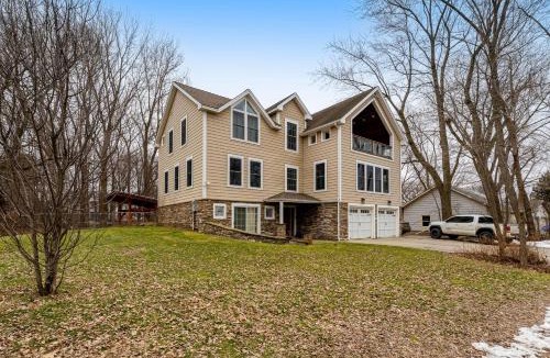 Malletts Bay House | The Artist's Lakeside Hideaway