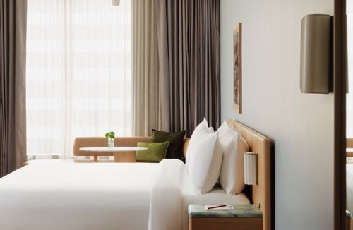Lower Allston Hotel | The Atlas Hotel | 2 Miles to Downtown | Upgraded Modern Stay | Premier King Room