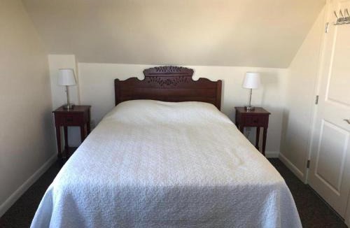 Oak Bluffs House | The Attleboro House