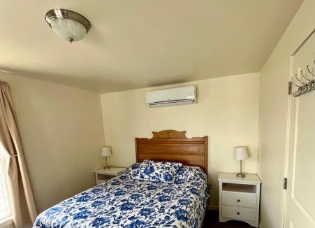 Oak Bluffs House | The Attleboro House