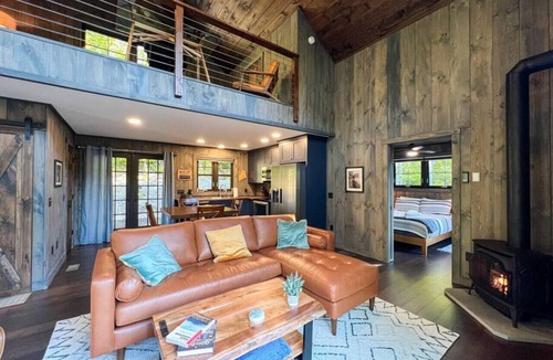 Bridgton Cabin | The Barnhaus | Unique 5-Star Experience | Hot Tub