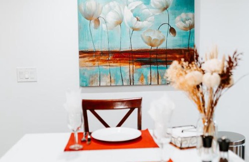 Ottawa Division Apartment | The Bay Crib