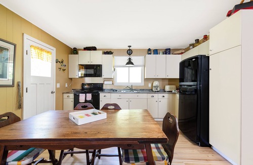 Killaloe Cottage | The Beach Cottages: 3 Cottages + 1 Bunkie, Perfect for Multi-Family Fun!