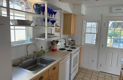 Niantic House | The beach is waiting.