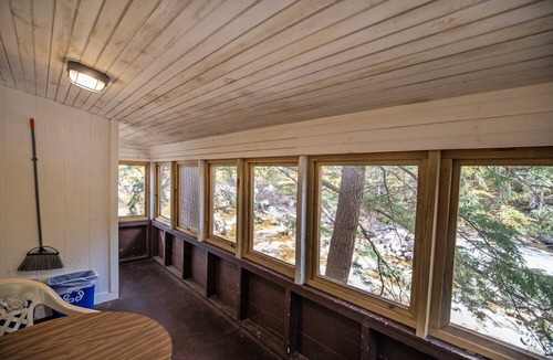 Lincoln Cabin | The Beaver Pond Riverside Getaway at the PEMICABINS