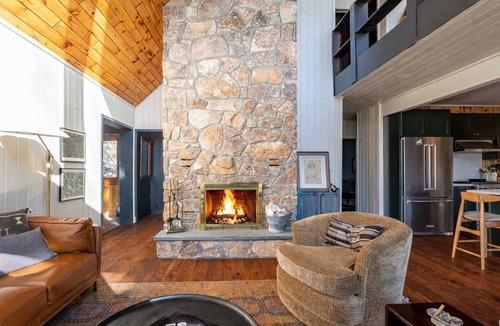 Fleischmanns House | The Bellows House - Views, Deck, Skiing