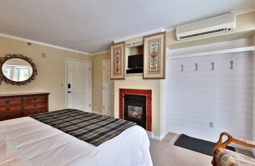 Killington Cabin | The Birch Ridge: English Gentleman's Room #9 - King Suite In Killington, Vermont. Hot Tub. 1 Bedroom Home