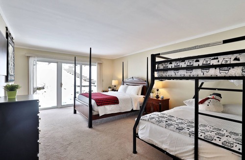 Killington Cabin | The Birch Ridge: Family Room #6 - Queen/bunkbed Suite In Killington, Vermont 1 Bedroom Hotel Room