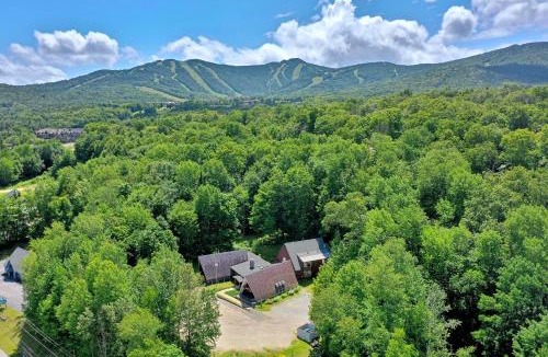 Killington Cabin | The Birch Ridge- Lace Room #3 - Queen Suite in Renovated Killington Lodge, Hot tubs, home