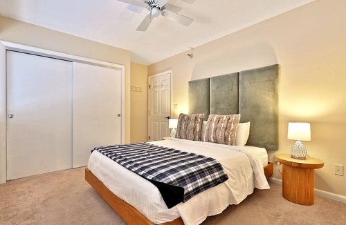 Killington Cabin | The Birch Ridge: Owner's Suite #5 - Queen/sofa Bed Suite In Killington. Hot Tub. Renovated. 1 Bedroom Home