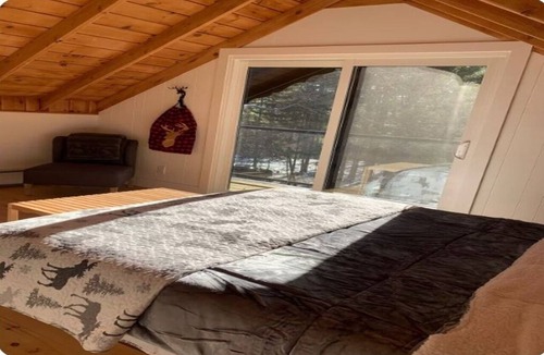 Jay Boat Rental | The Black Pine at ADK 10 minutes to Whiteface