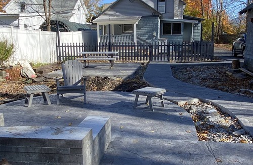 Bolton Landing House | The Blue Escape - Enjoy downtown by foot