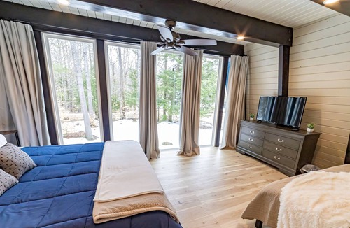 Barnstead Cabin | The Blue Lodge-NH Lake Retreat, Dog Friendly!