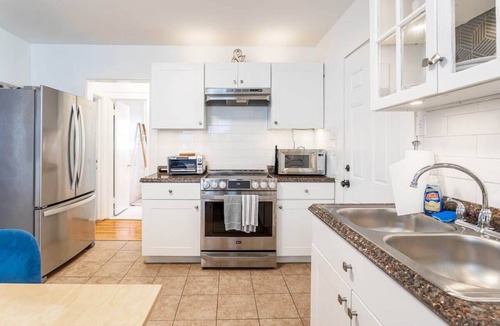 Brooklawn - St. Vincent Apartment | The Blue Sapphire: Modern & Stylish 2BR w/2 King Beds & Full Kitchen