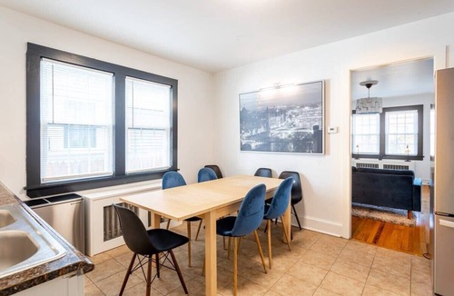Brooklawn - St. Vincent Apartment | The Blue Sapphire: Modern & Stylish 2BR w/2 King Beds & Full Kitchen