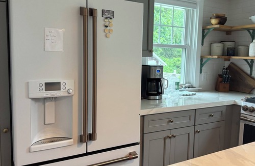 Dartmouth Cottage | The Bungalow! Charming 2br right in the village of Padanaram in So. Dartmouth
