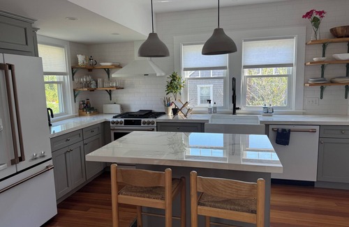 Dartmouth Cottage | The Bungalow! Charming 2br right in the village of Padanaram in So. Dartmouth