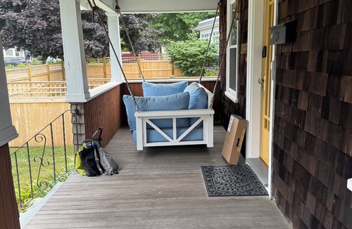 Dartmouth Cottage | The Bungalow! Charming 2br right in the village of Padanaram in So. Dartmouth