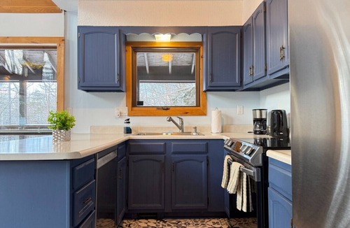 East Haven  Rutland County House | The Burrow- Near Pico, Hiking, Spacious!