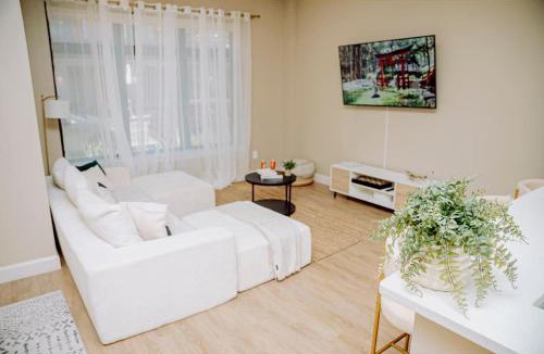 East Cambridge House | The Cambridge Haven Luxury 2BR Townhouse Private Entry MIT Kendall Sq