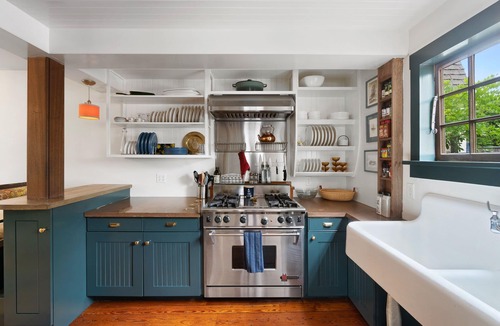 Newport House | The Captain's Cottage - Walk to Everything!