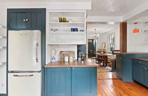 Newport House | The Captain's Cottage - Walk to Everything!