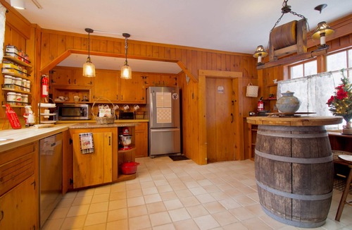 Williamsville House | The Cardinal Lodge- A Riverside Retreat