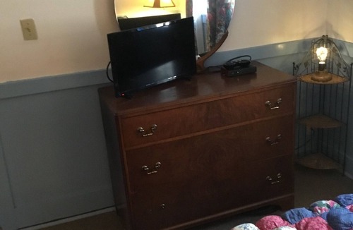 West Newfield House | The Chellis House at 111 Elm St Newfield ME … private 2 floor accommodation