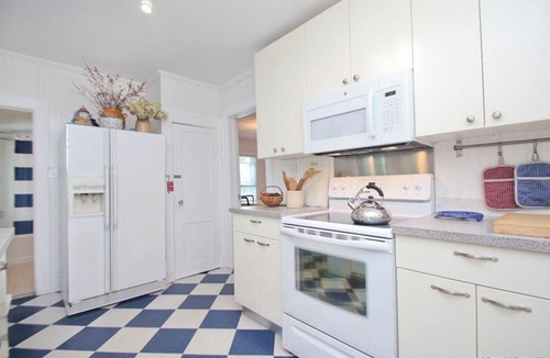 Melrose House | The Congamond Cottages: Private Lakefront Cottage