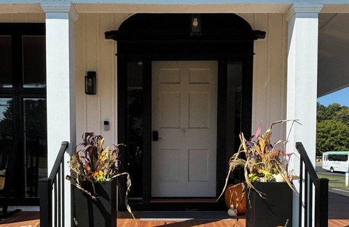 Town of Kirkland Apartment | The Continental Chambers- near Hamilton College!