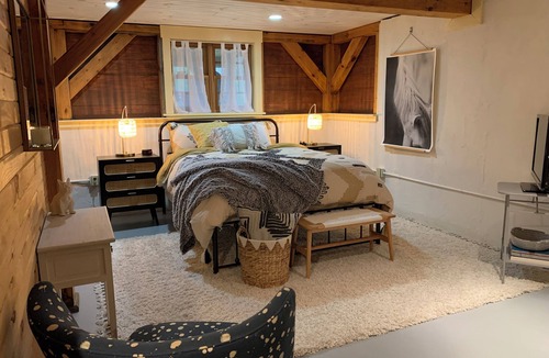 Drewsville Cottage | The Cortland Cottage-Cozy Post & Beam cottage w/hot tub in historic Walpole, NH