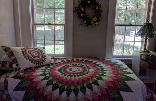 Chester House | The Daffodil 1743 Getaway Apartment