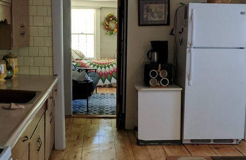 Chester House | The Daffodil 1743 Getaway Apartment