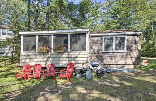 Raymond House | 'The Den' Raymond Home w/200 Feet of Sandy Beach!