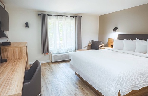 East Sandwich Hotel | The Earl of Sandwich Motel