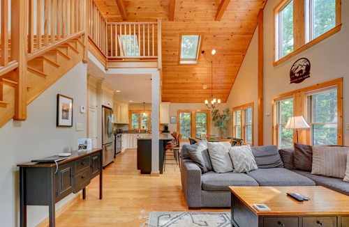 Bartlett House | The Falcon Haus | Relaxing Escape with Hot Tub