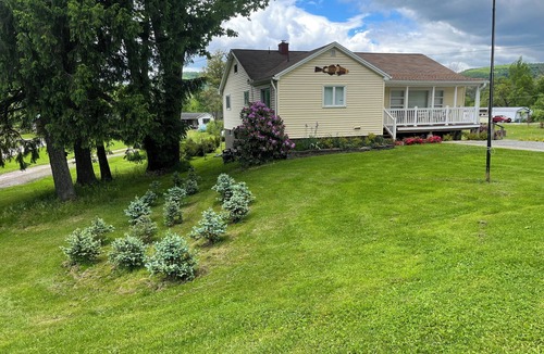 Deposit House | The Fishing Hole.cozy home near world class fishing and close to NY route 17