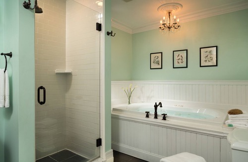 Old Bennington Bed & Breakfast | The Four Chimneys Inn